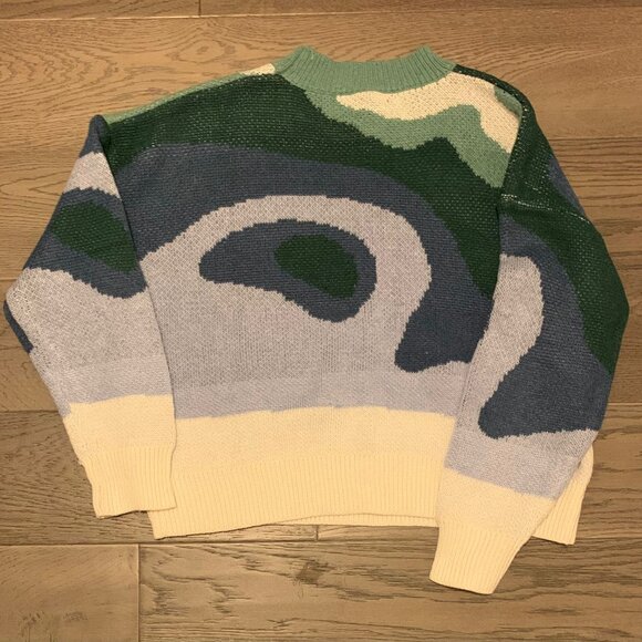 Green and Navy Patterned Sweater 🌎 - Picture 2 of 2